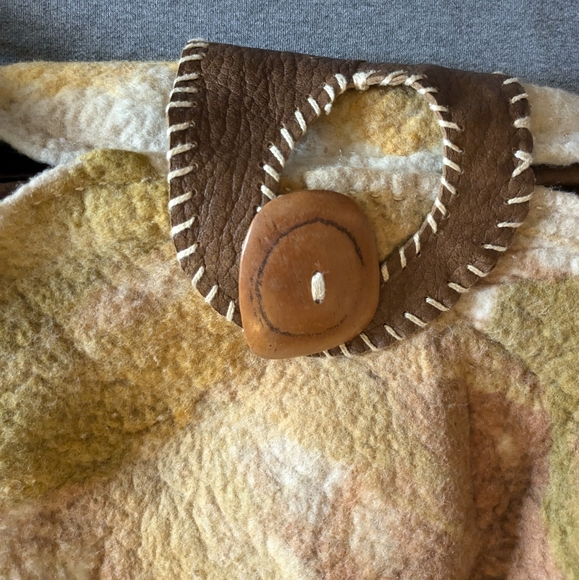 URBAN GYPSY Christina Hankins Artist Boiled Wool Tan Leather Boho Hobo Purse - Picture 5 of 11